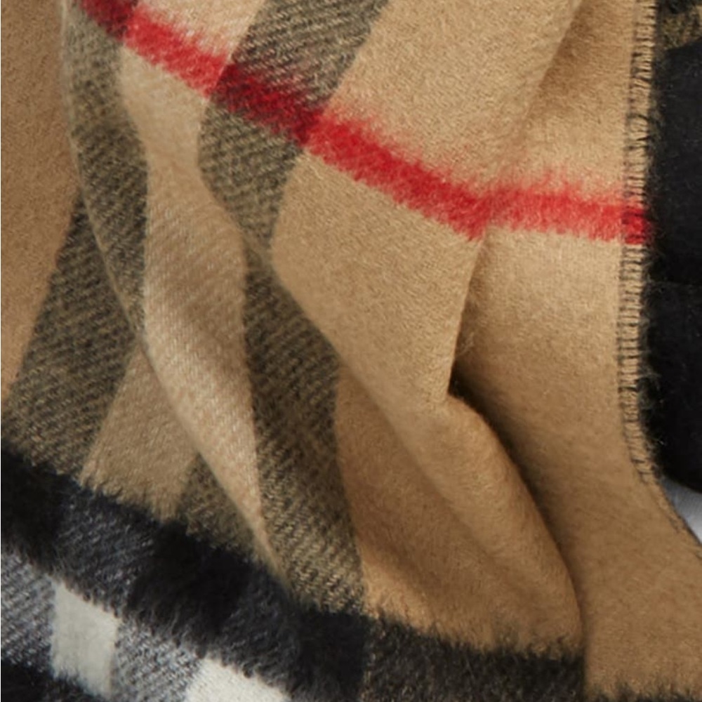 Burberry cashmere scarf new not tags, also check that is monogram in the corner